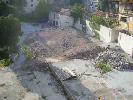 mucchio detriti con probabili residui d'amianto 2013