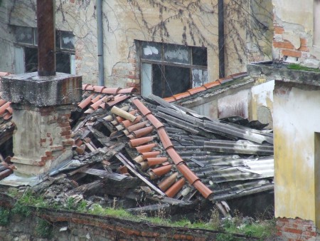 Tegole ed ondulati eternit liberi al vento